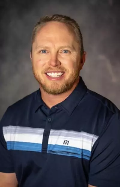 Photo of Lee